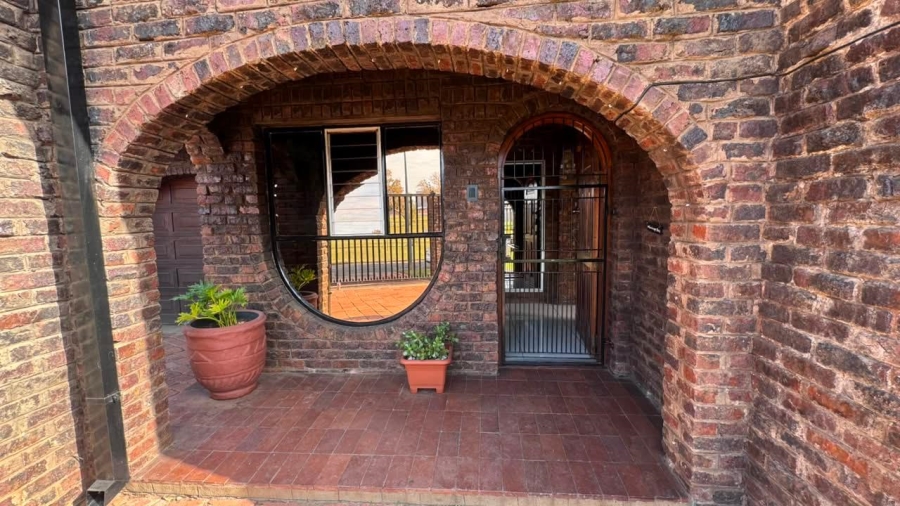 5 Bedroom Property for Sale in Royldene Northern Cape